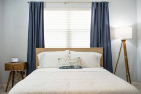 Modern/Cozy Close To Bucs Stadium